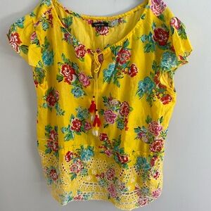 Size 1X Yellow Floral Tassle Tie Shirt